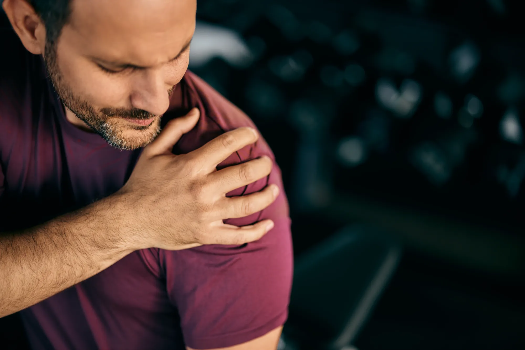 male patient with frozen shoulder injury